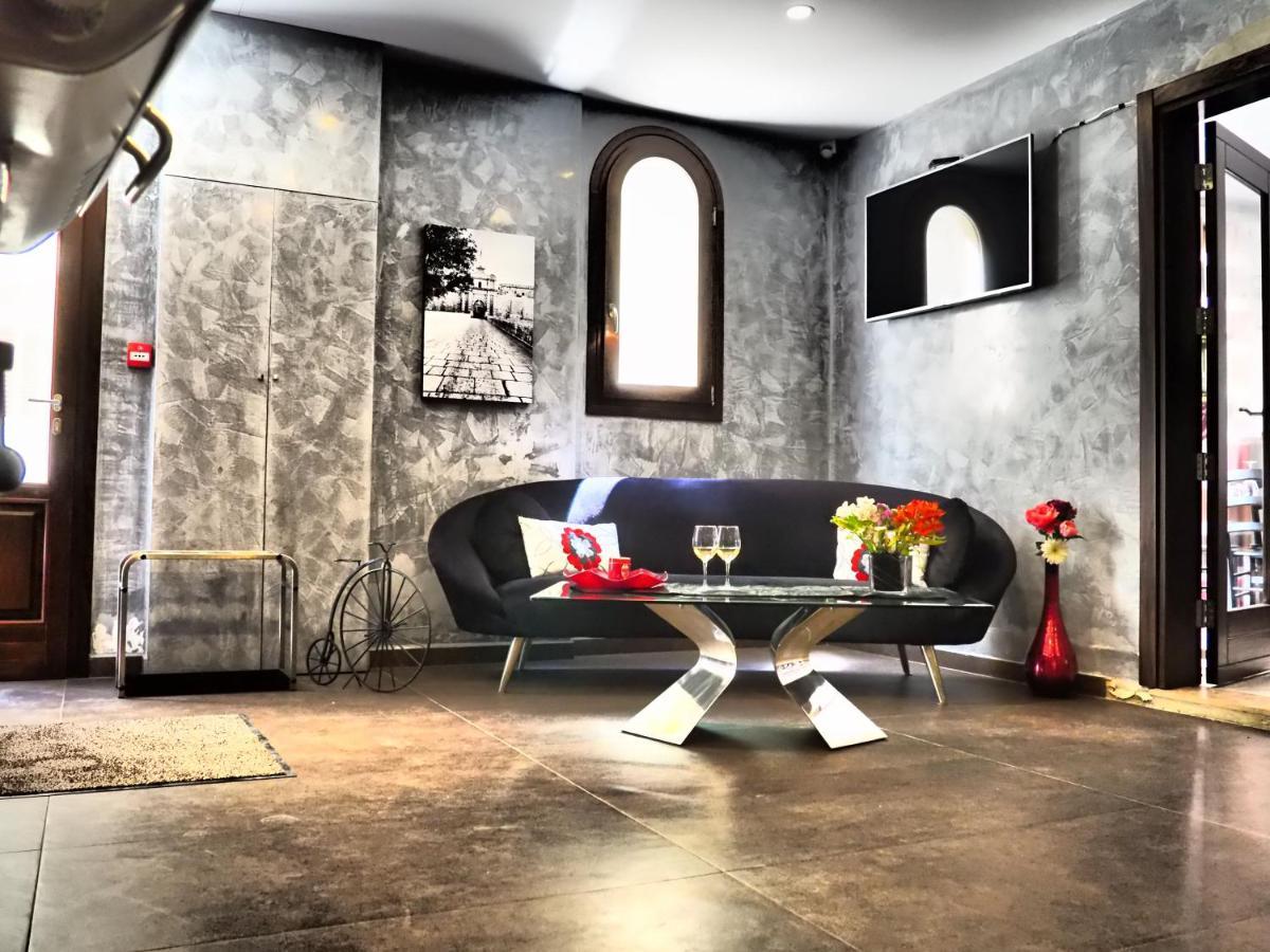 Adelphi Boutique Hotel Rabat Bagian luar foto